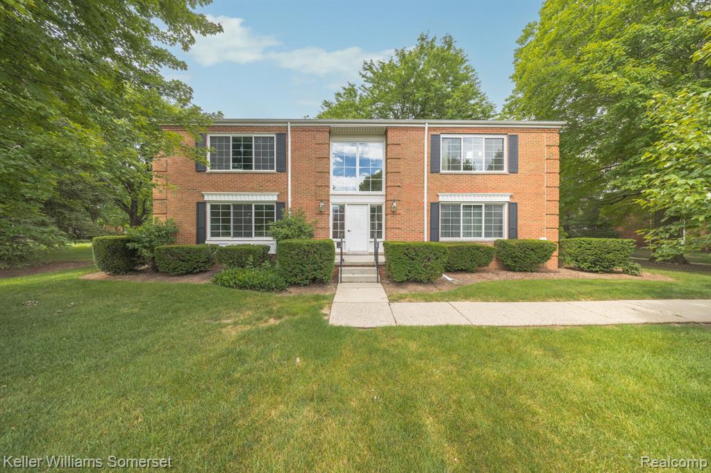739 E FOX HILLS Drive, Bloomfield Hills, MI 48304 — Photo 20