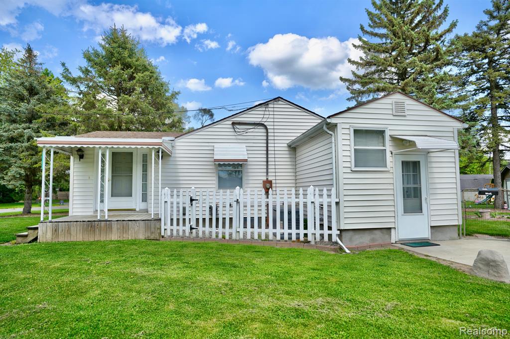 6154 Roberta Street, Burton, MI 48509 — Photo 42