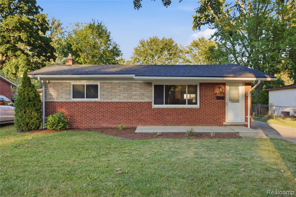22116 W Brandon Street, Farmington, MI 48336