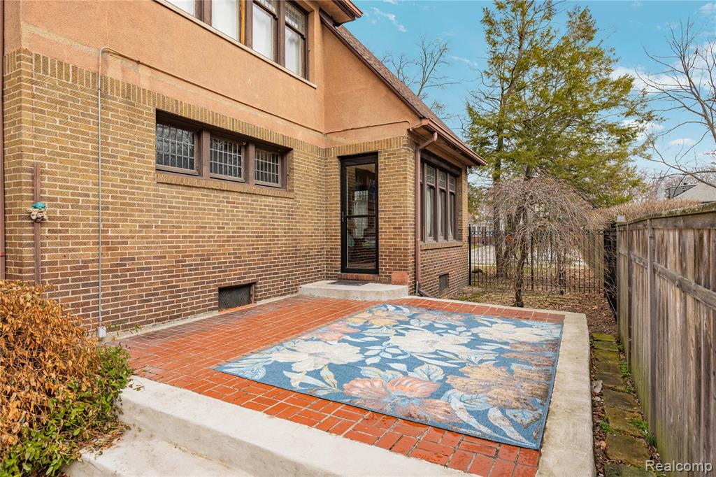 2475 Iroquois Street, Detroit, MI 48214 — Photo 23