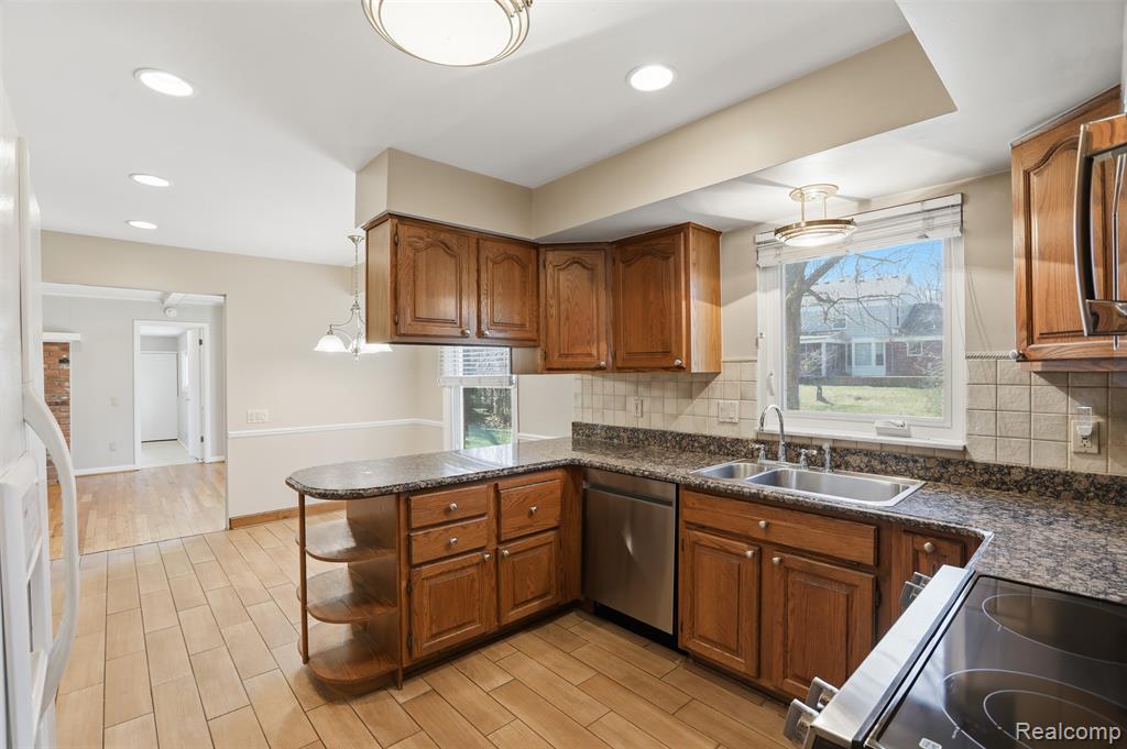 5972 Barnstable Court, West Bloomfield, MI — Photo 14