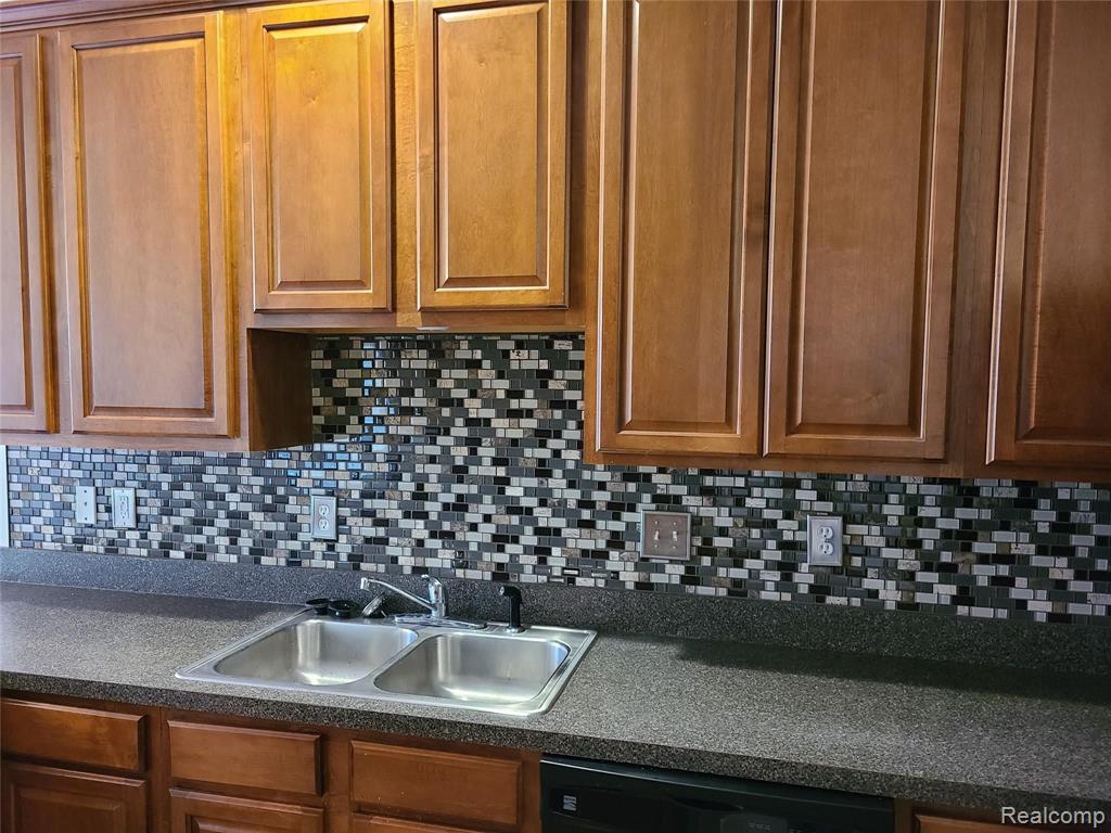 41130 MAPLEWOOD Drive, Canton, MI 48187 — Photo 12