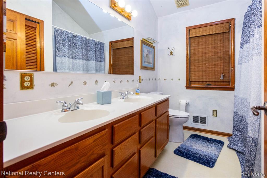 8706 Buckland Drive, South Lyon, MI 48178 — Photo 29