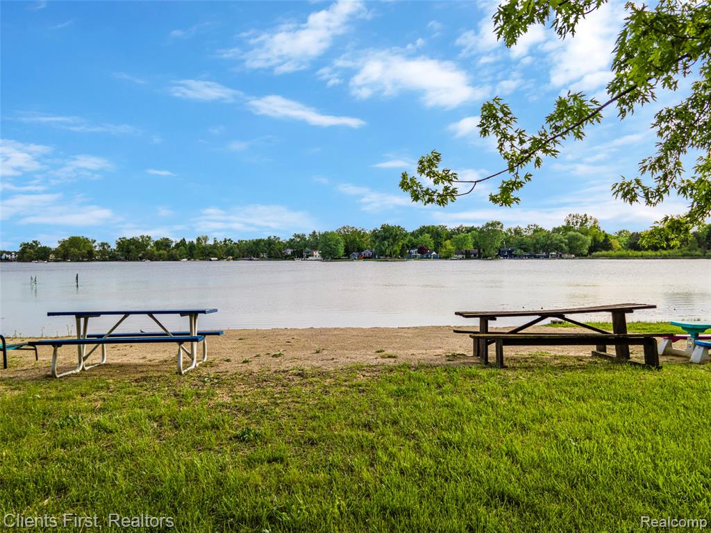 4840 Gilbo Avenue, Waterford, MI 48328 — Photo 46