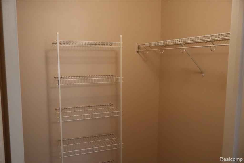 4580 BERKSHIRE Drive, Sterling Heights, MI 48314 — Photo 28