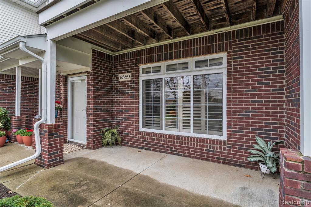 5589 TWIN OAKS Drive, Sterling Heights, MI 48314 — Photo 35