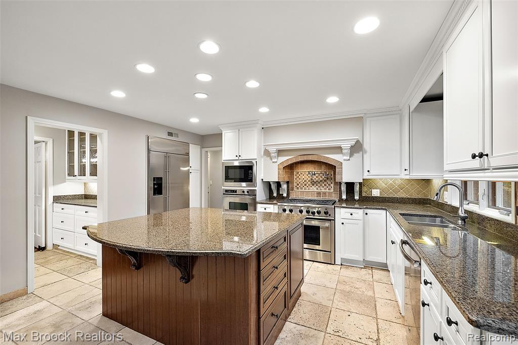4627 Sunningdale Drive, Bloomfield Hills, MI 48302 — Photo 8