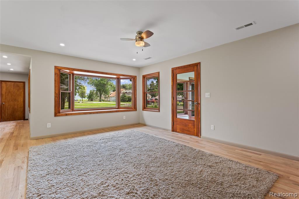 4408 S Lake Drive, Newport, MI 48166 — Photo 8