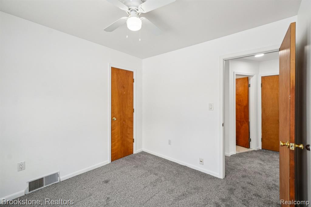 5729 Graves Street, Waterford, MI 48327 — Photo 18