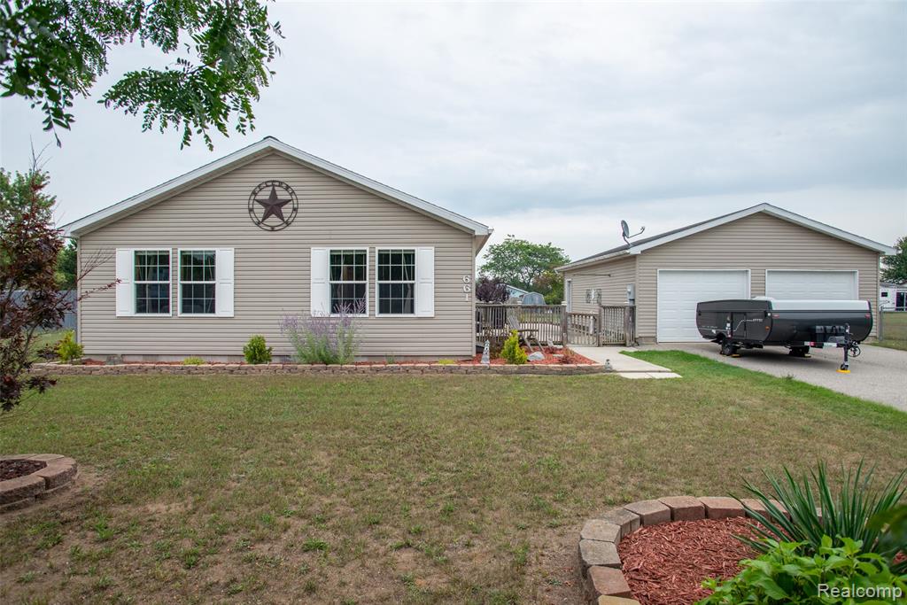 661 Locust Street, Howard City, MI 49329