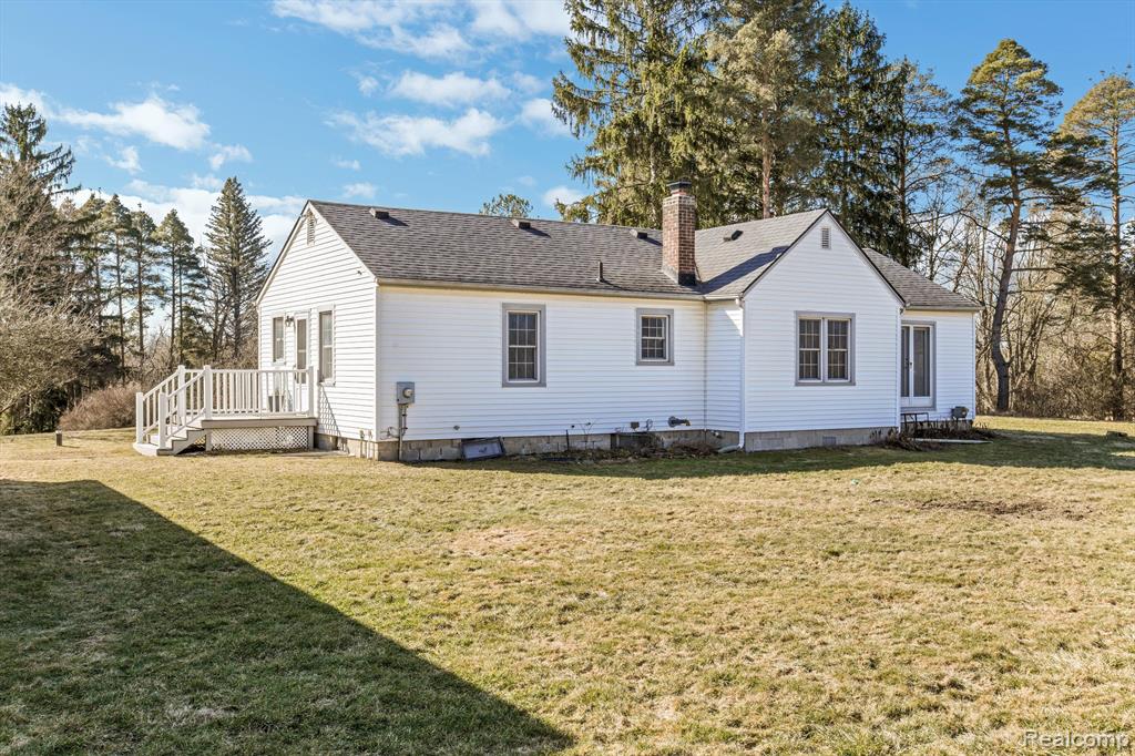 850 W MAPLE Road, Milford, MI 48381 — Photo 15