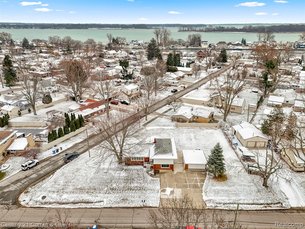 30631 Bayview Drive, Gibraltar, MI — Photo 47