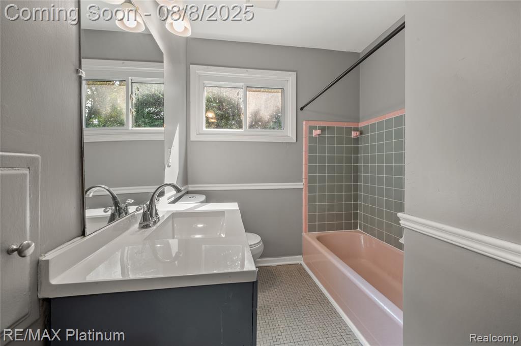 708 Elmwood Drive, Fenton, MI 48430 — Photo 19
