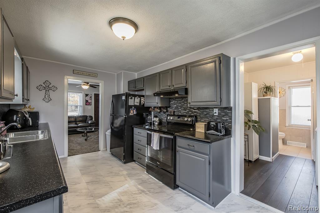 44084 Utica Road, Utica, MI 48317 — Photo 6