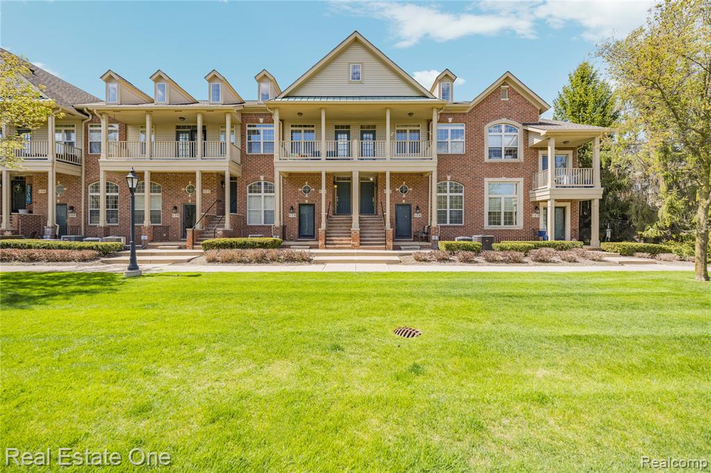 160 Sandy Lane, Walled Lake, MI 48390 — Photo 2