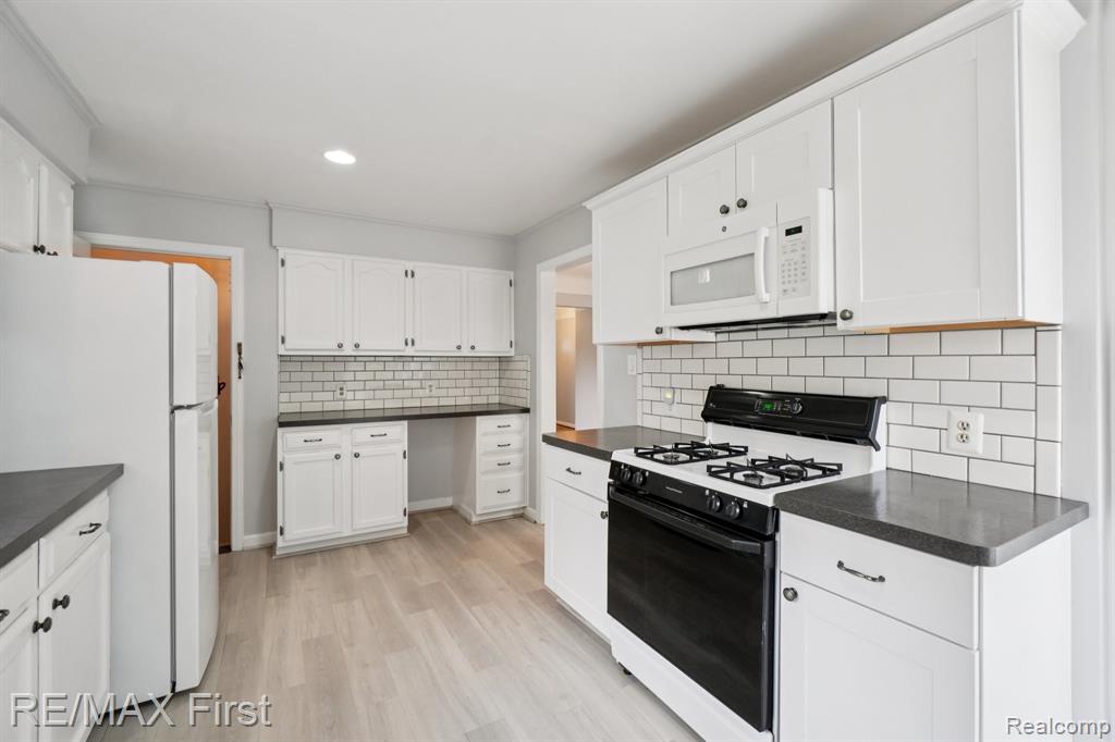 15590 Buckingham Avenue, Beverly Hills, MI 48025 — Photo 8