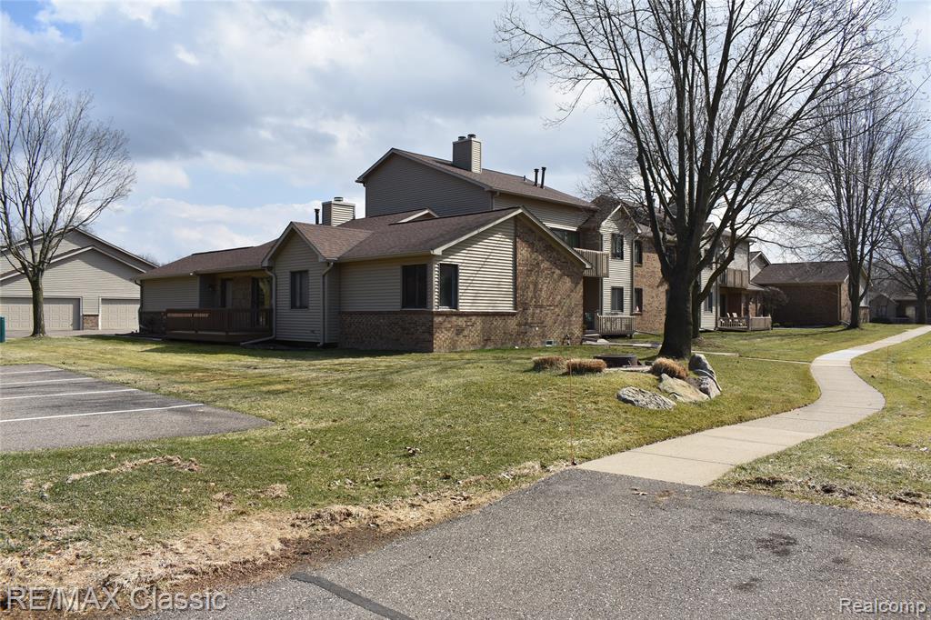 7901 Lawrence, West Bloomfield, MI — Photo 37