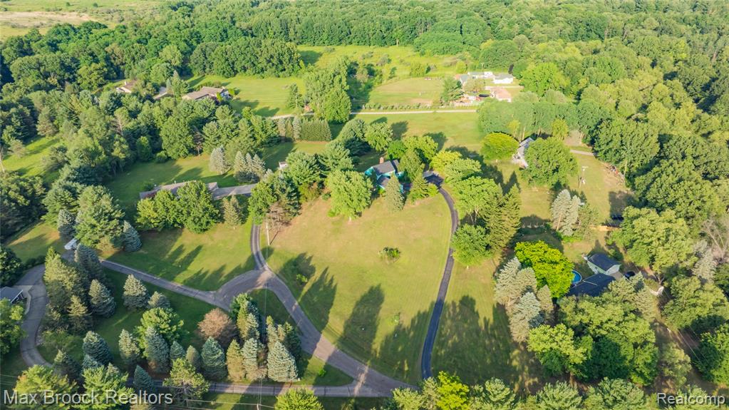 4622 Fleck Drive, Hartland, MI 48430 — Photo 56