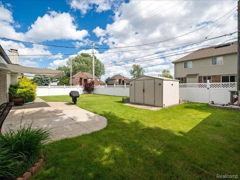 8382 Fairfax Drive, Sterling Heights, MI 48312 — Photo 35