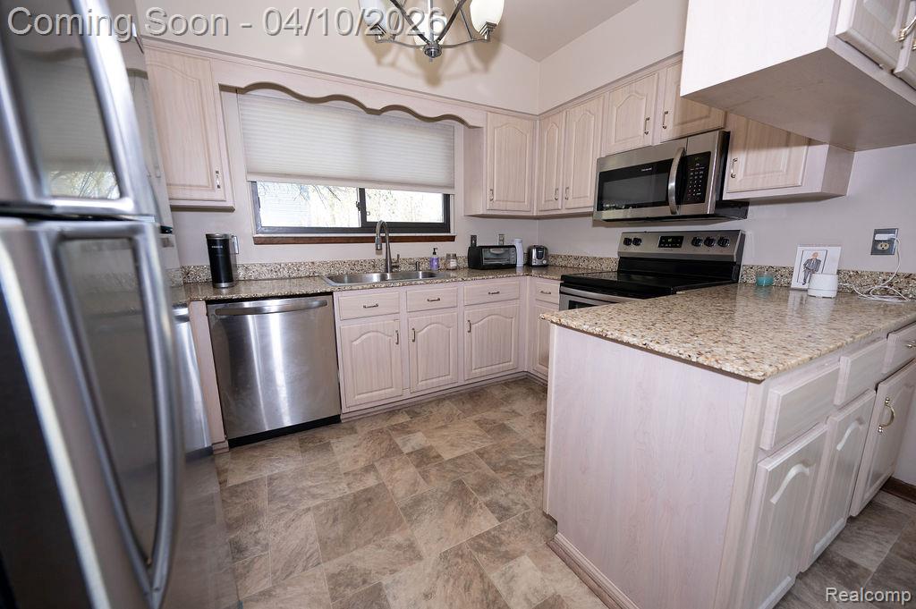 14284 Balmoral Street, Riverview, MI 48193 — Photo 18