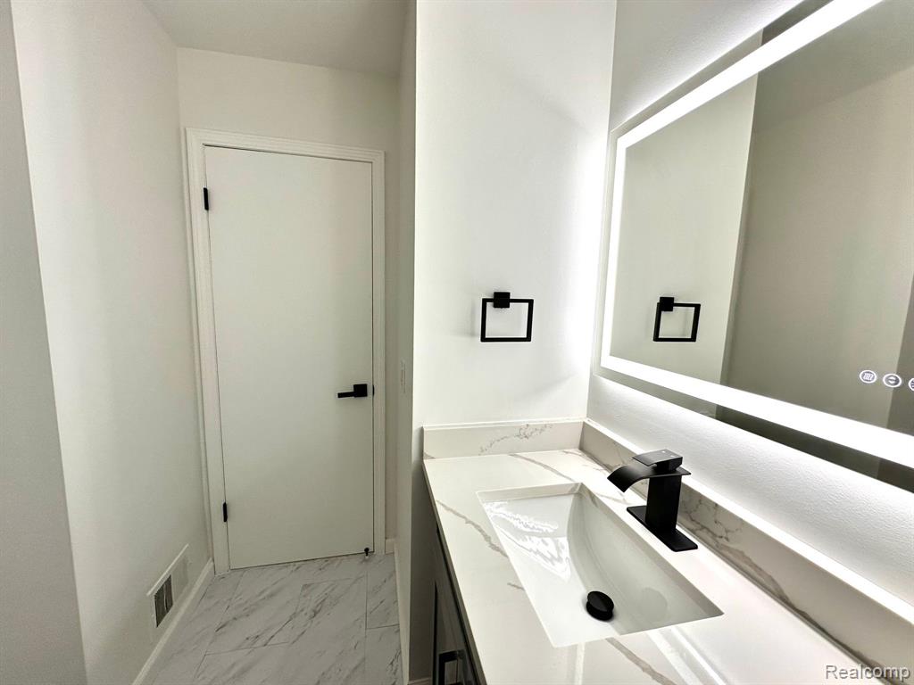 2110 HIDDEN MEADOWS Drive, D, Walled Lake, MI 48390 — Photo 21