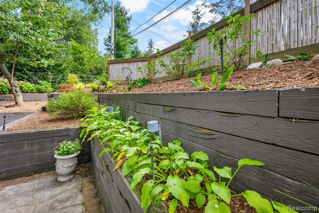 194 Charlevoix Avenue, Grosse Pointe Farms, MI 48236 — Photo 10