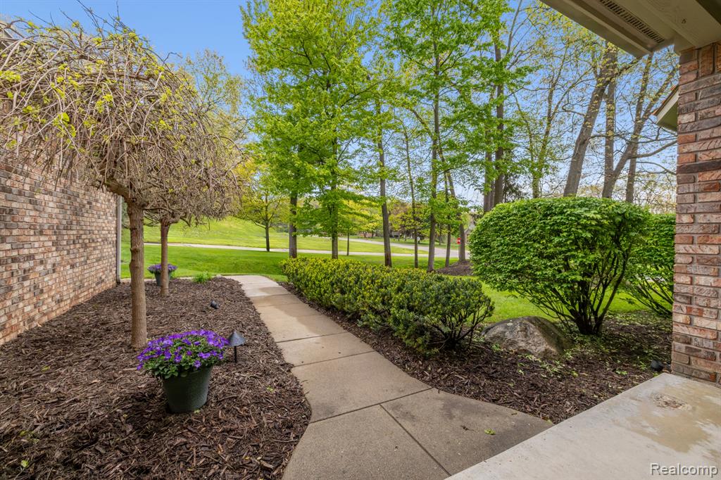 2484 PINE HOLLOW Trail, Brighton, MI 48114 — Photo 5