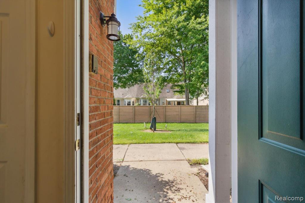 4174 BERKSHIRE Drive, Sterling Heights, MI 48314 — Photo 7