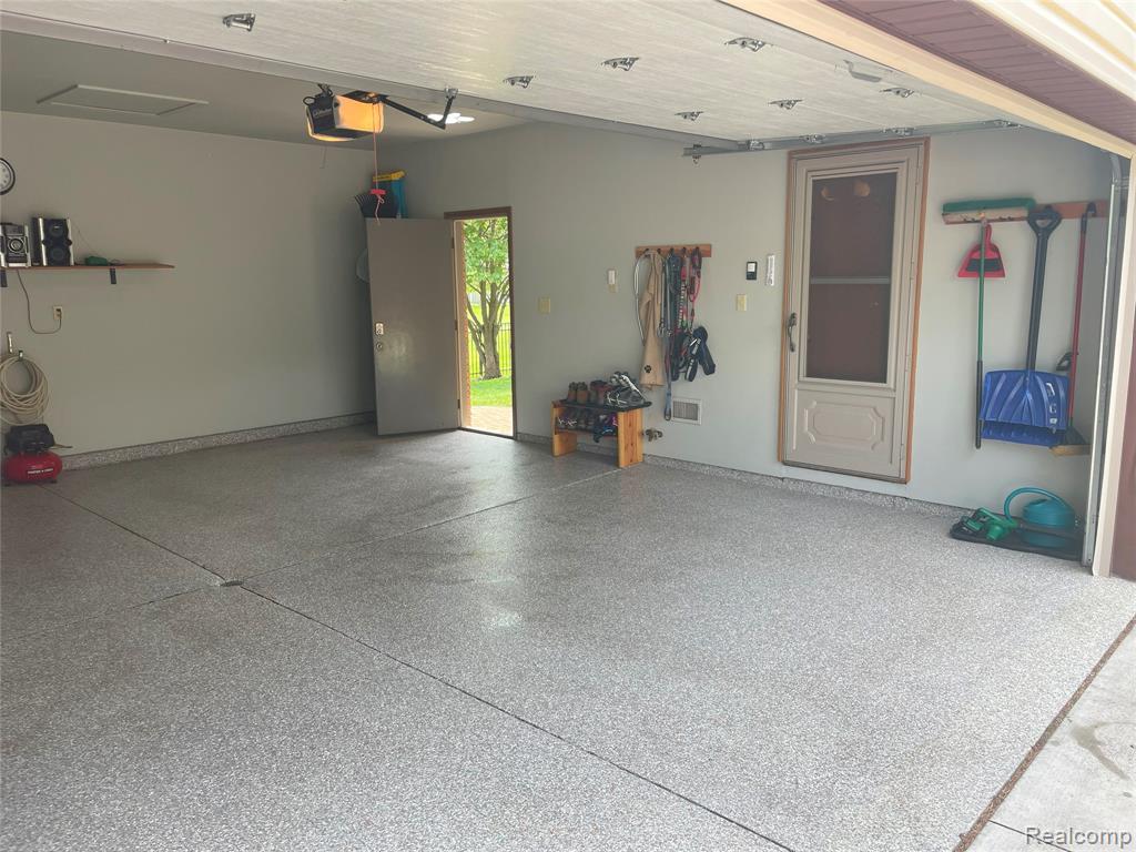 7666 Labo Road, South Rockwood, MI — Photo 23