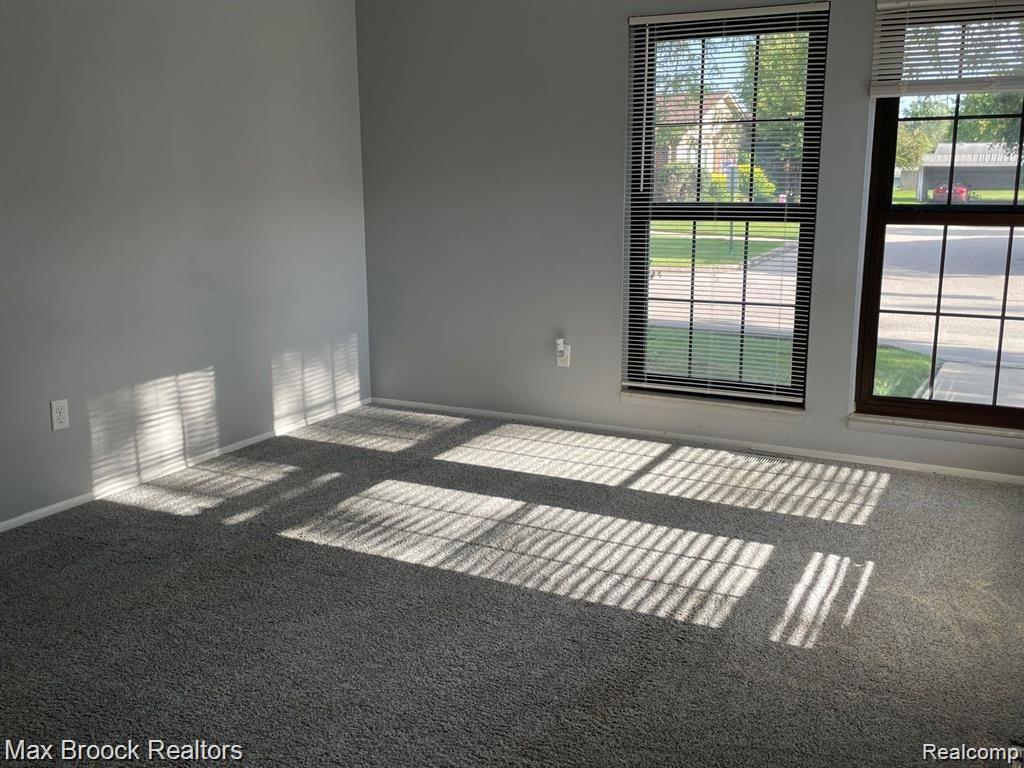 2806 ROUNDTREE Drive, Troy, MI 48083 — Photo 9