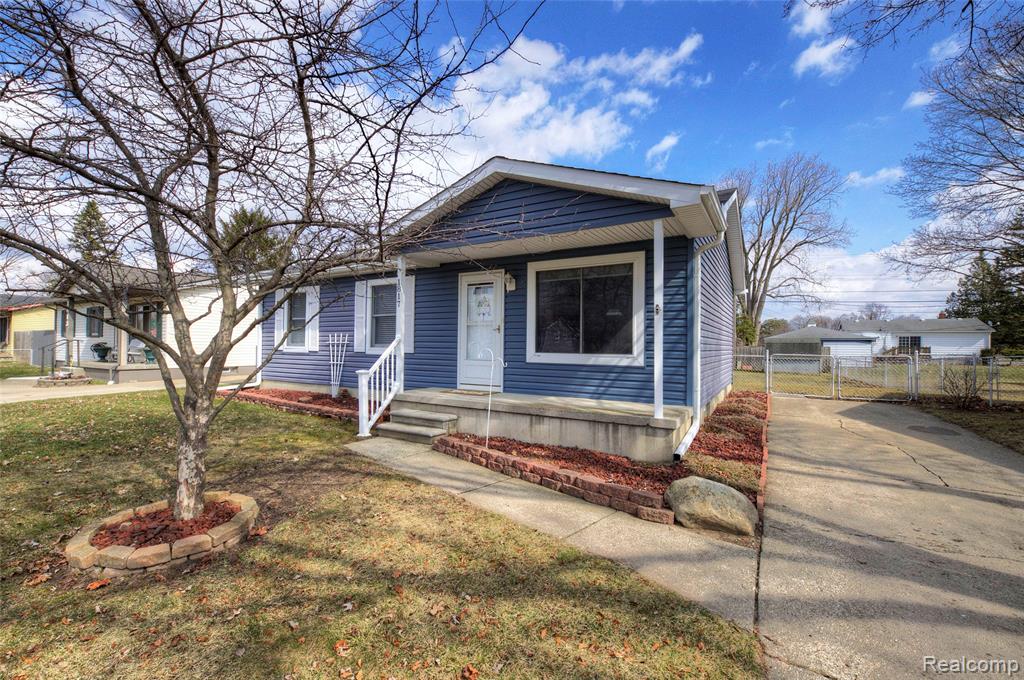 1817 S Pasadena Avenue, Ypsilanti, MI 48198 — Photo 2