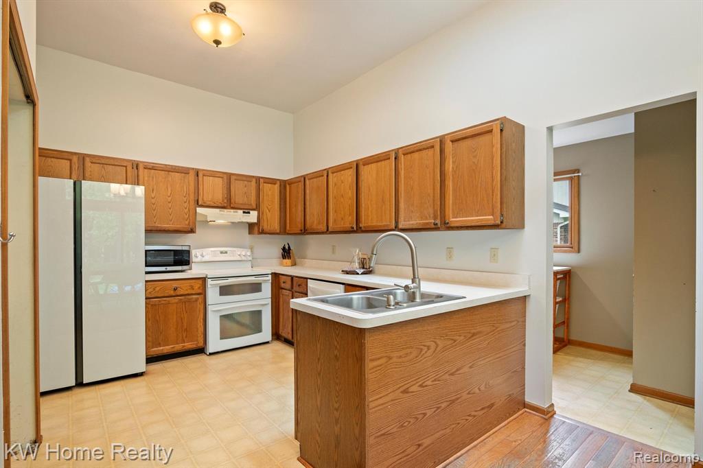4143 EMERALD PINES Drive, Commerce Twp, MI 48390 — Photo 18