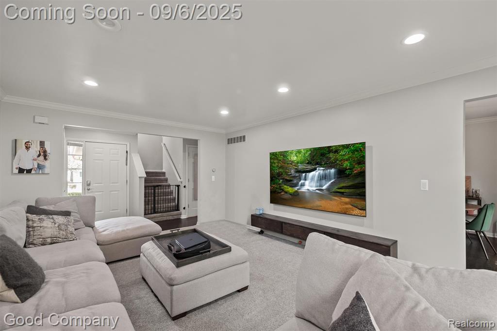 308 James Circle, Royal Oak, MI 48067 — Photo 7