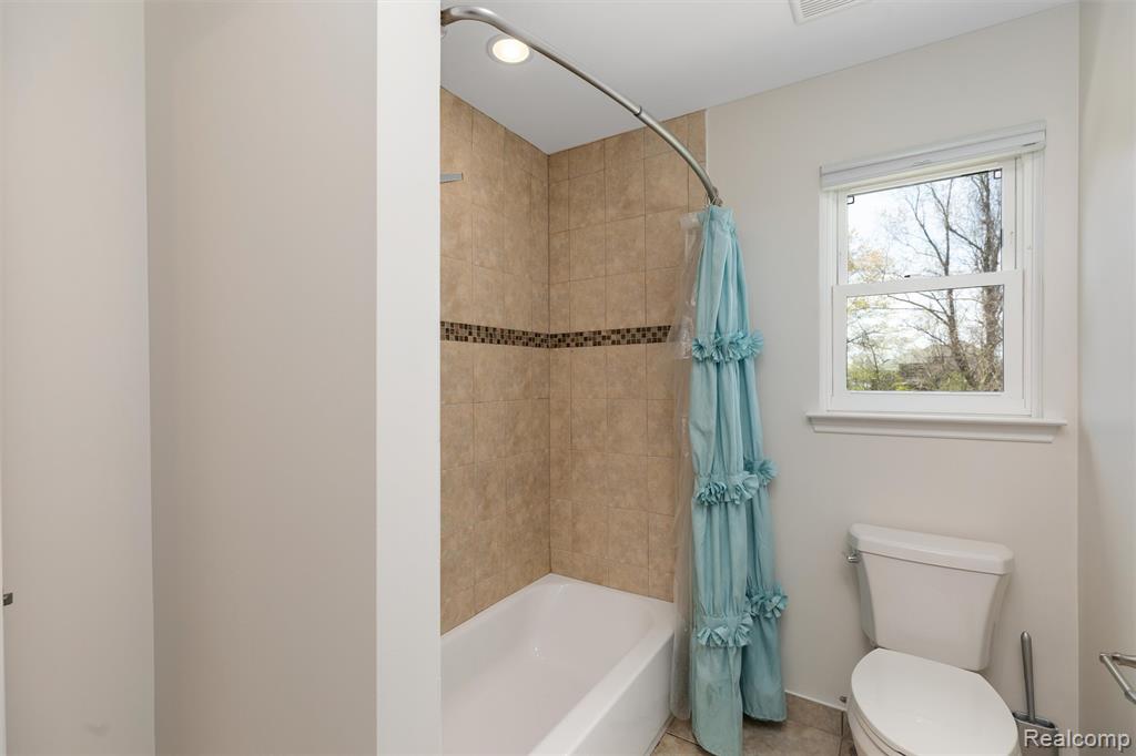 2862 Bay Hill Court, Oakland, MI — Photo 36