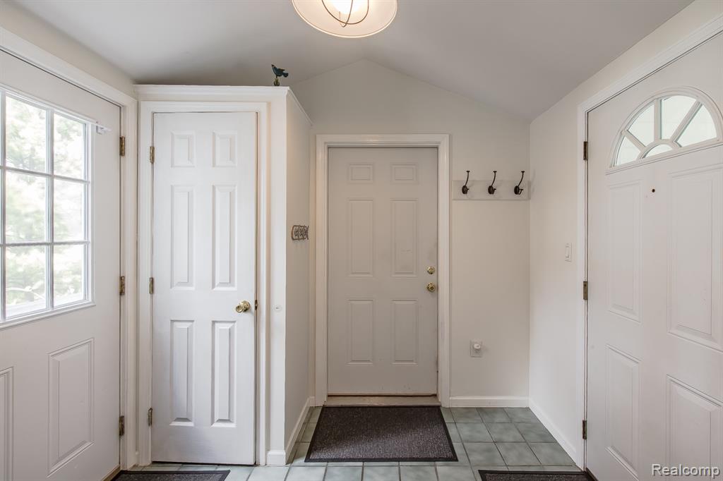 8701 Sherwood Drive, Davisburg, MI 48350 — Photo 7