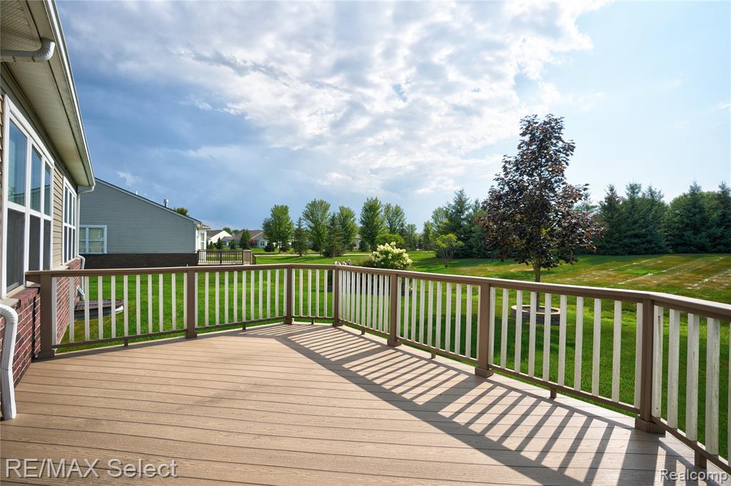 9059 Pine Valley Drive, Grand Blanc, MI 48439 — Photo 31