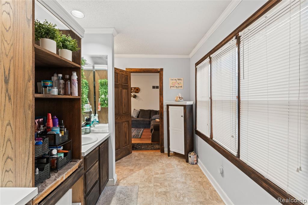 6076 E Carpenter Road, Flint, MI 48506 — Photo 32