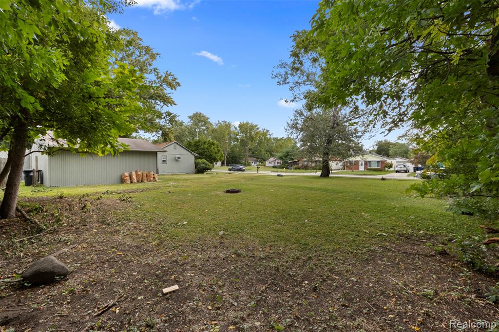 8483 Beatrice, Westland, MI — Photo 14