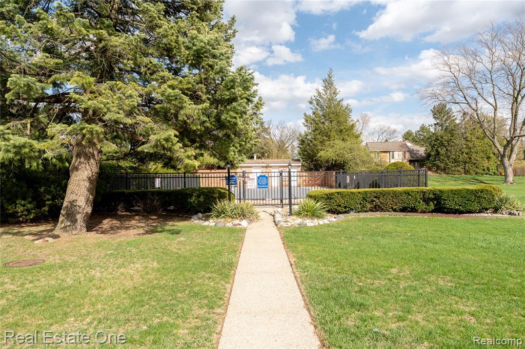 801 W Long Lake Road, 4, Bloomfield Hills, MI 48302 — Photo 19