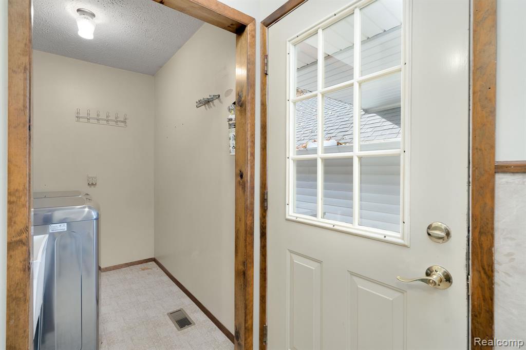 9721 Klais Road, Clarkston, MI 48348 — Photo 35