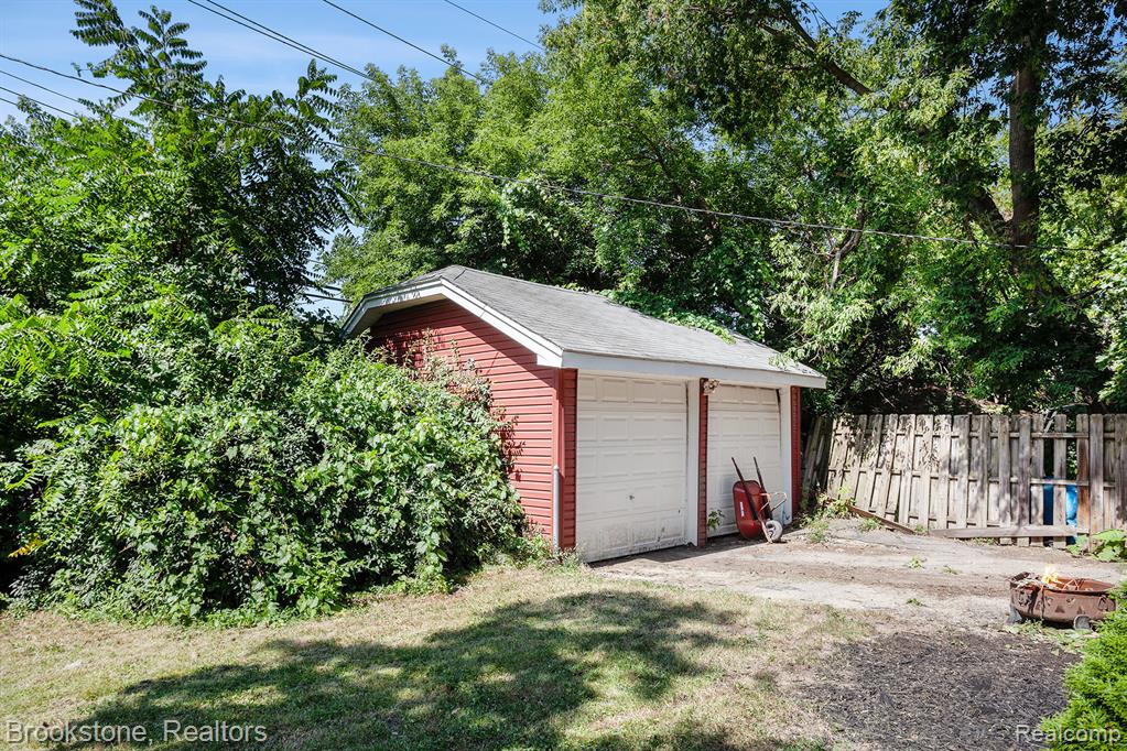 159 Alice Avenue, Bloomfield, MI 48302 — Photo 24
