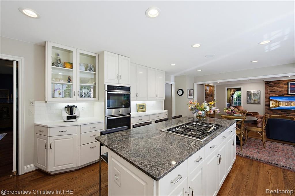 950 E Glengarry Circle, Bloomfield Hills, MI 48301 — Photo 21