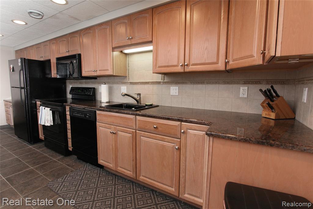 3991 Oakfield Court, Shelby Twp, MI 48316 — Photo 38