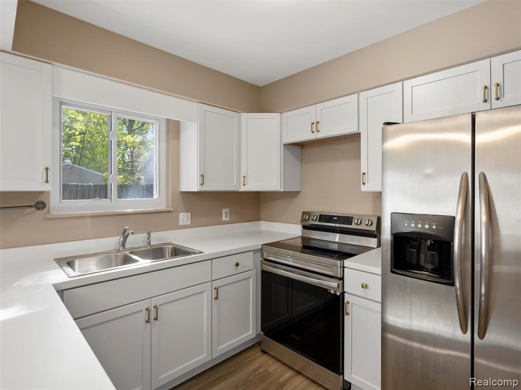 970 Golfview Drive, Lake Orion, MI 48362 — Photo 16