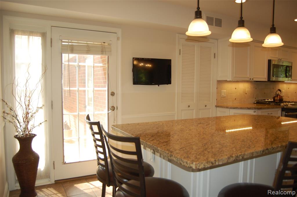 6560 Perham Drive, West Bloomfield, MI — Photo 30
