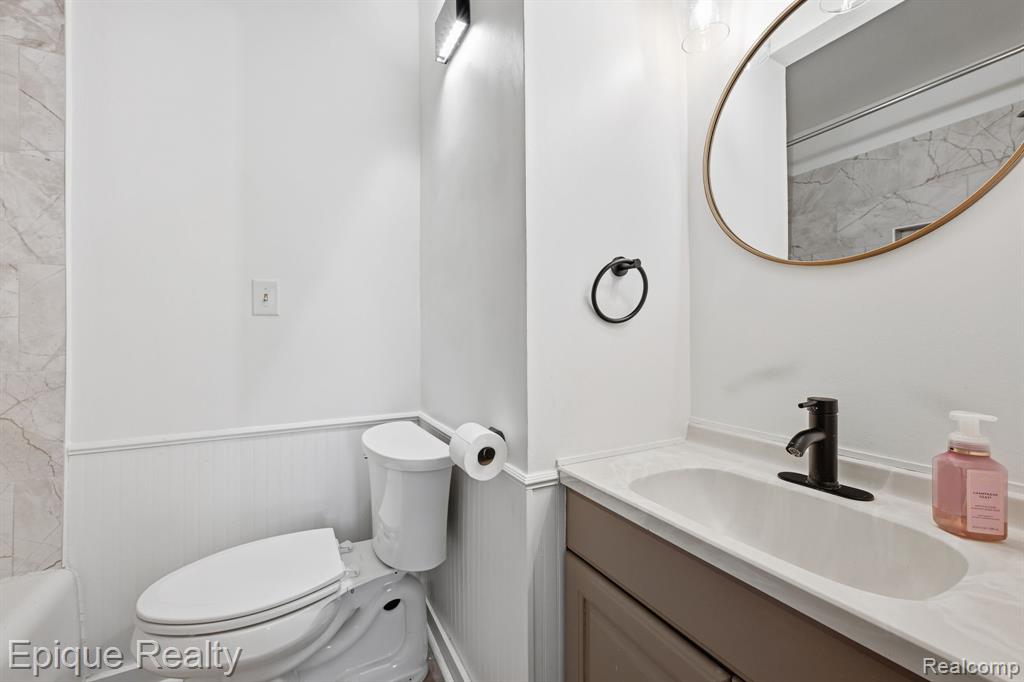 6080 Northrup Drive, Waterford, MI 48329 — Photo 17
