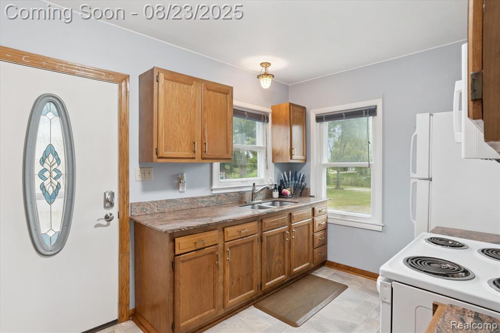 9037 Buckingham Street, White Lake, MI — Photo 14
