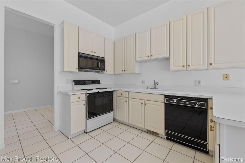 7364 SHERWOOD CREEK, 21, West Bloomfield, MI — Photo 15