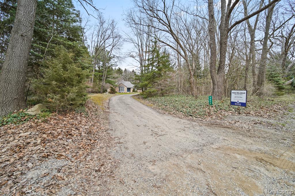 9856 Rattalee Lake Road, Clarkston, MI 48348 — Photo 50
