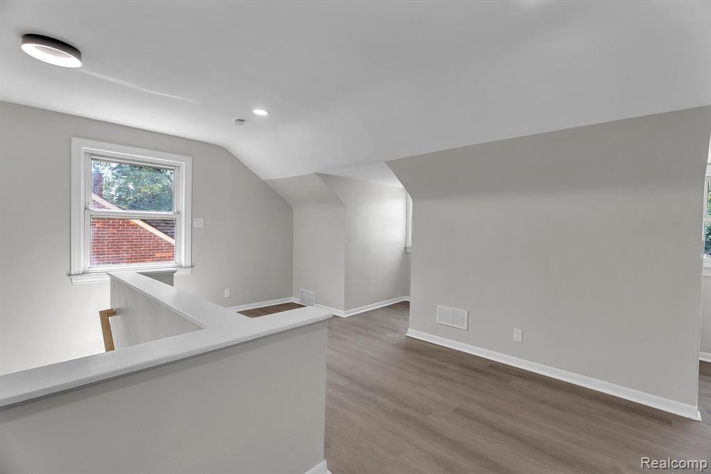 8128 Grayfield Street, Dearborn Heights, MI 48127 — Photo 32